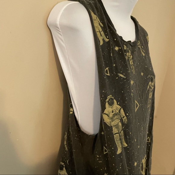 Space Tank - Picture 3 of 6